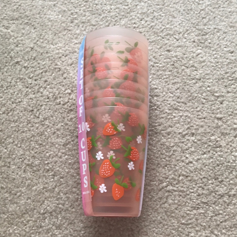 Strawberries Plastic Cups